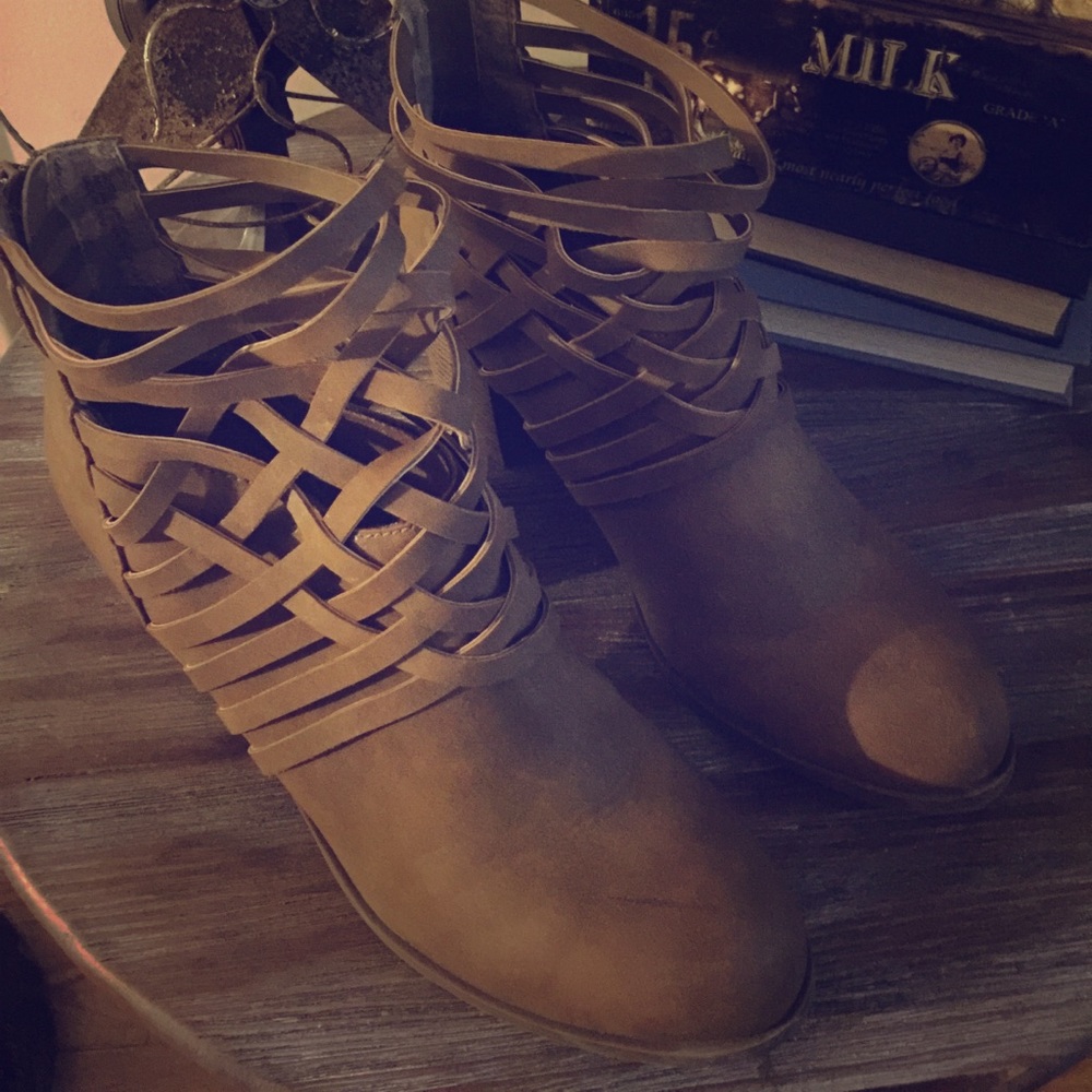 Sz 11 booties tan